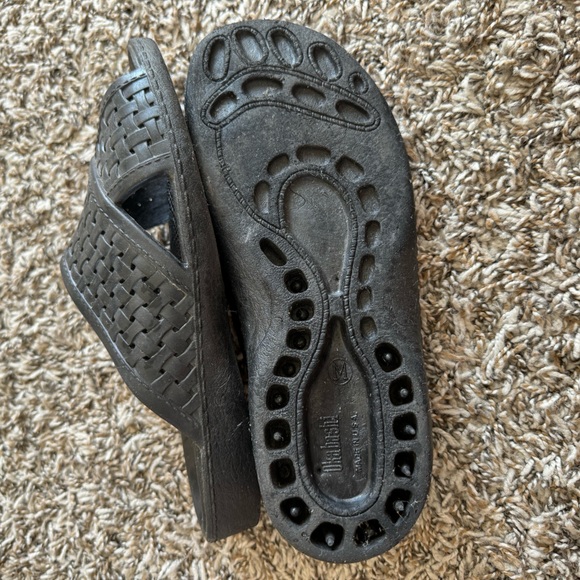 Women’s Okabashi Black Sandals - Picture 5 of 5